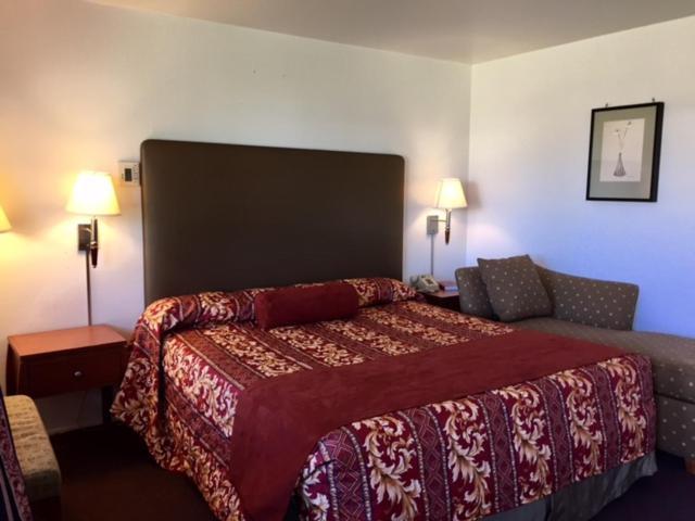 Maple Inn And Suites Los Banos Exteriör bild