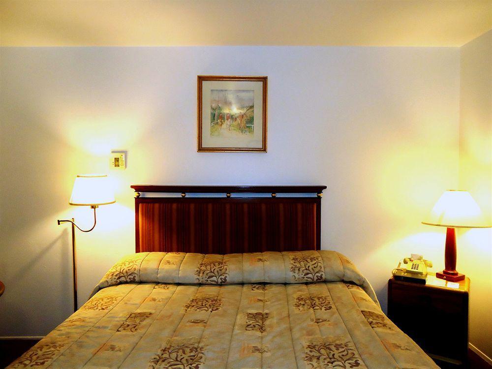 Maple Inn And Suites Los Banos Exteriör bild