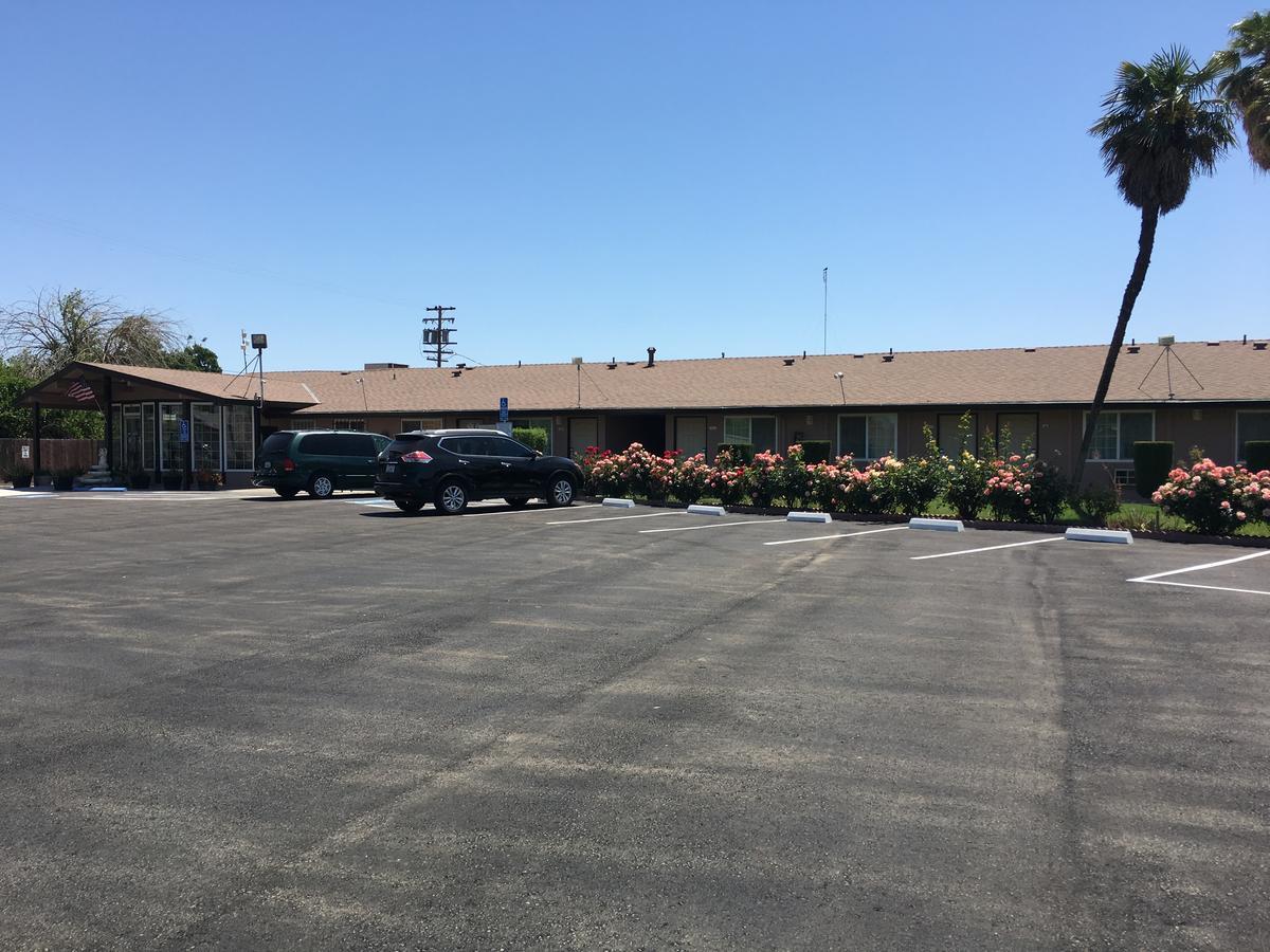 Maple Inn And Suites Los Banos Exteriör bild