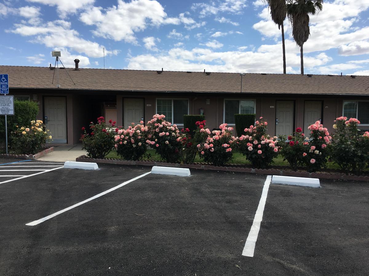 Maple Inn And Suites Los Banos Exteriör bild